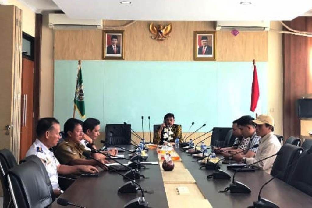 Wakil Ketua (Waka) Ii Dprd Provinsi Bengkulu Suharto Saat Hearing 