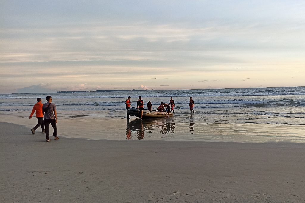 Bulan Puasa 2023, 3 Bersaudara Tenggelam Di Pantai Panjang 1 Berhasil Diselamatkan