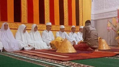 Sambut Kedatangan 9 Jamaah Haji, Masyarakat Gampong Gampa Adakan Upacara Peusijuk