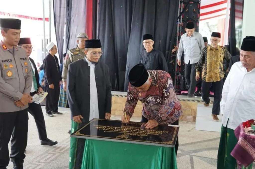 Bupati Malang Resmikan Gedung International Islamic Boarding School Al-Rifa'Ie