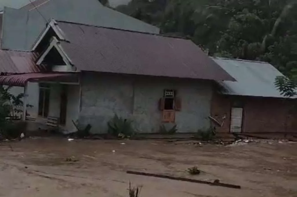 Hujan Deras, Puluhan Rumah Warga Desa Talang Donok Kebanjiran