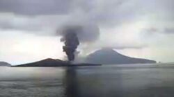 Gunung Anak Krakatau Meletus, Tinggi Abu Vulkanik 1.000 Meter