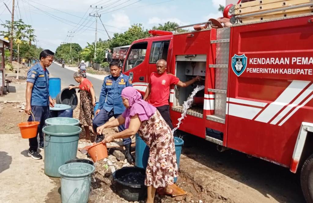 Bupati Gusnan Mulyadi Instruksikan Jajaran Salurkan Bantuan Air Bersih