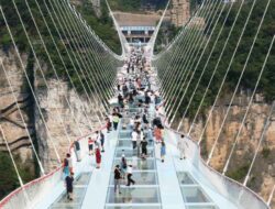 Jembatan Kaca Pertama Di Indonesia