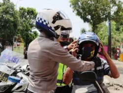 Patroli Simpatik Satlantas Polres Pemalang Berikan Helm Gratis