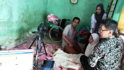 Jemput Bola, Dukcapil Kota Bengkulu Rekam Data Warga Disabilitas Di Kelurahan Kandang Mas