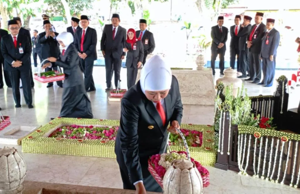 Hari Jadi Ke-78 Provinsi Jawa Timur, Gubernur Khofifah Ziarah Makan Bung Karno