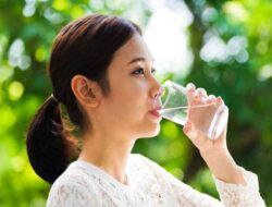 Perbanyak Minum Air Putih : Lambat Keriput Dan Panjang Umur